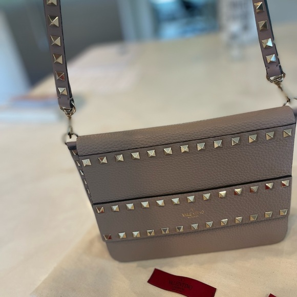 Valentino Garravani Rockstud Grainy Calfskin Side Slip Crossbody - Picture 1 of 4